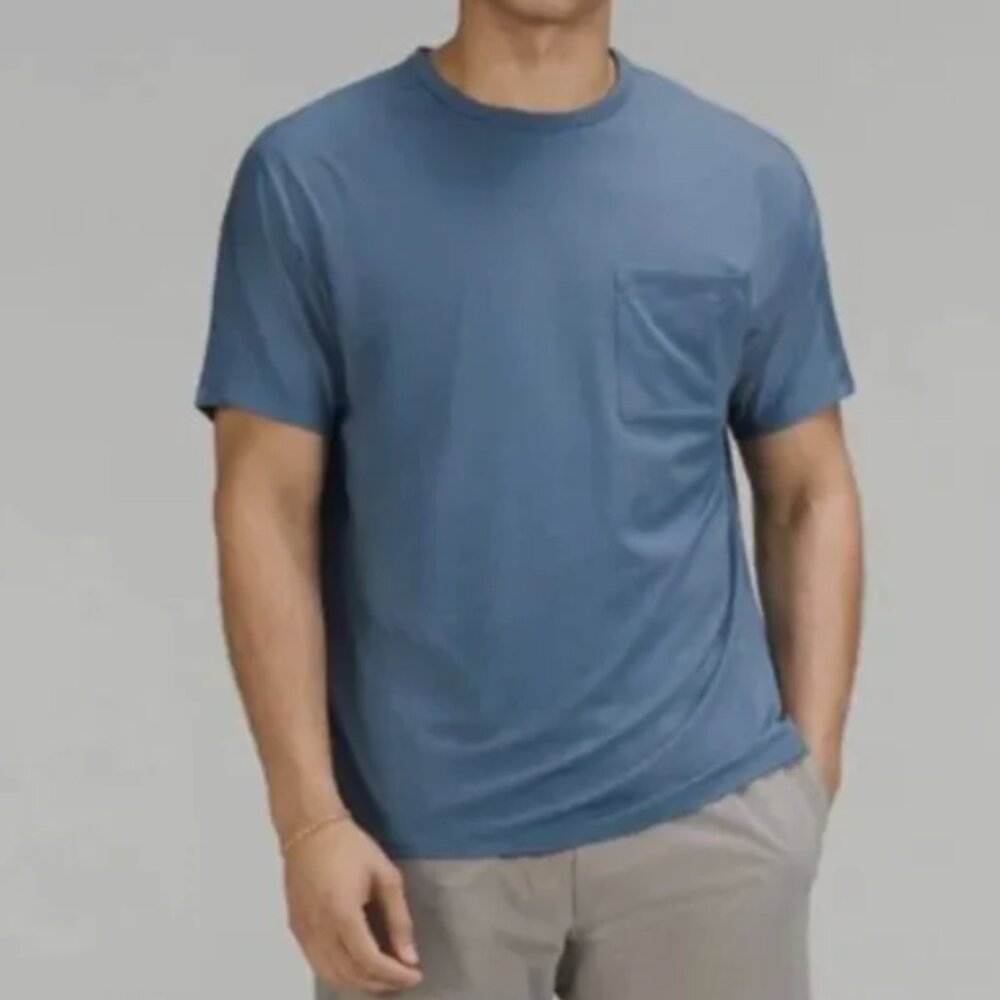 Men Lululemon The Fundamental Pocket T-Shirt Classic Fit Soft Denim Size Small